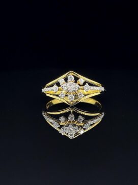 Queen's Gaze Diamond Ring
