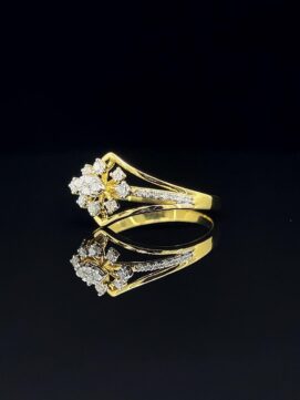 Queen's Gaze Diamond Ring